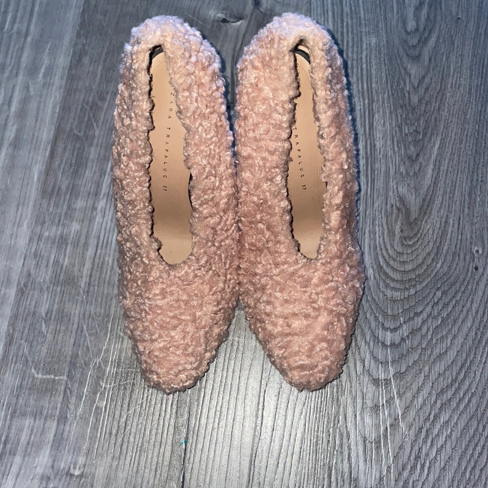 Zara pink shearling pump!